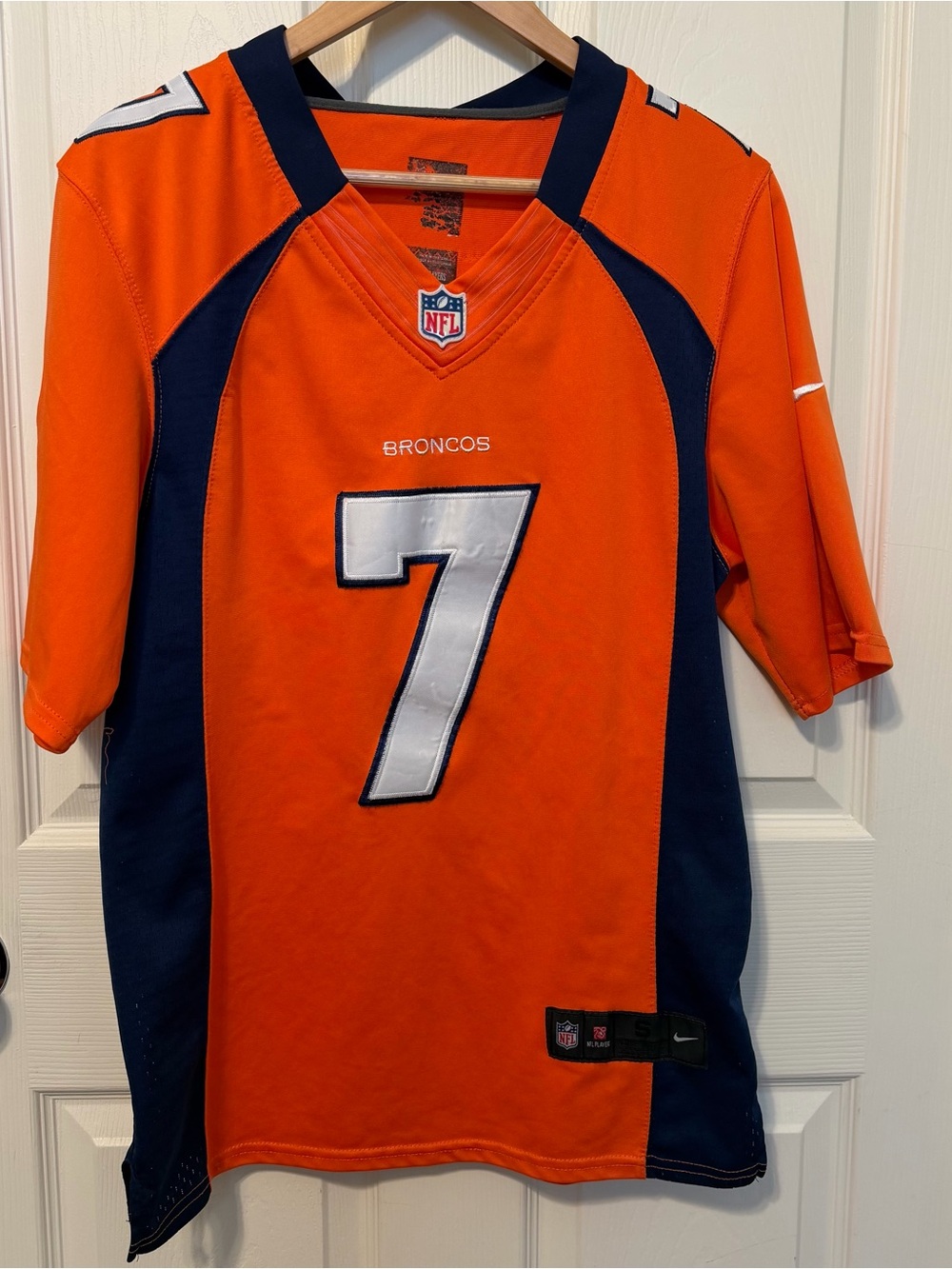 Nike NFL Denver Broncos John Elway small Jersey embroidered
